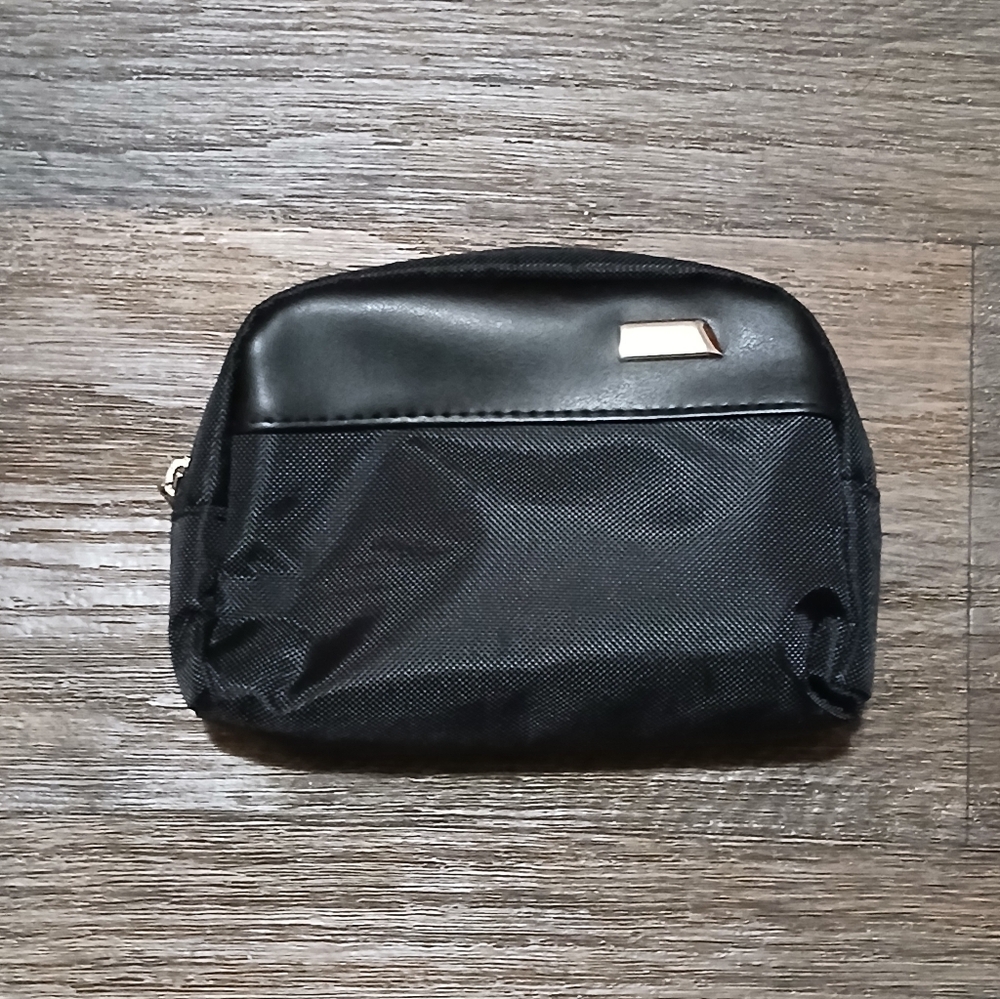 New Tumi Delta Airlines Amenity Black Bag.